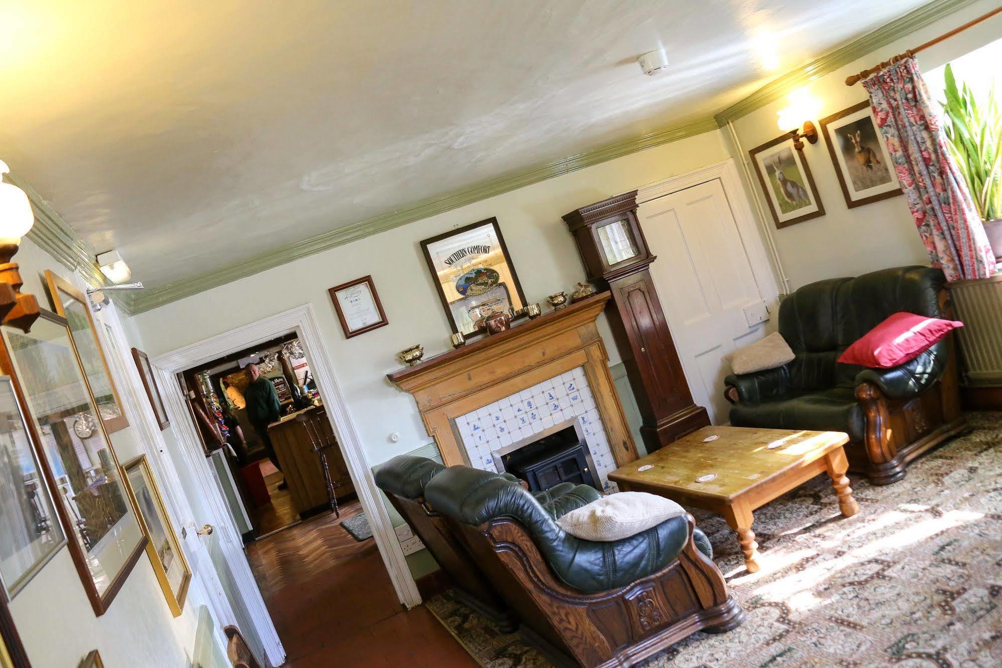 The Crown Inn Gayton  Eksteriør bilde